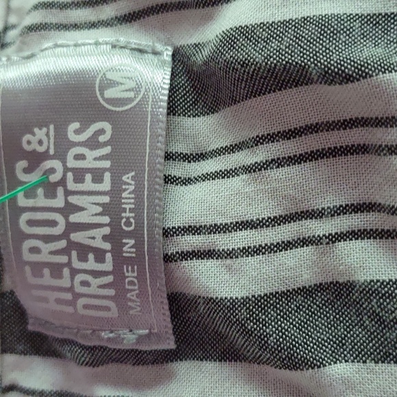 Heroes and dreamers 100% rayon v neck front tie flowing top sz m - Picture 3 of 5